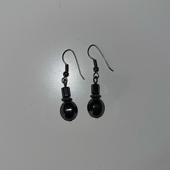 Black earrings - Picture 1 of 4